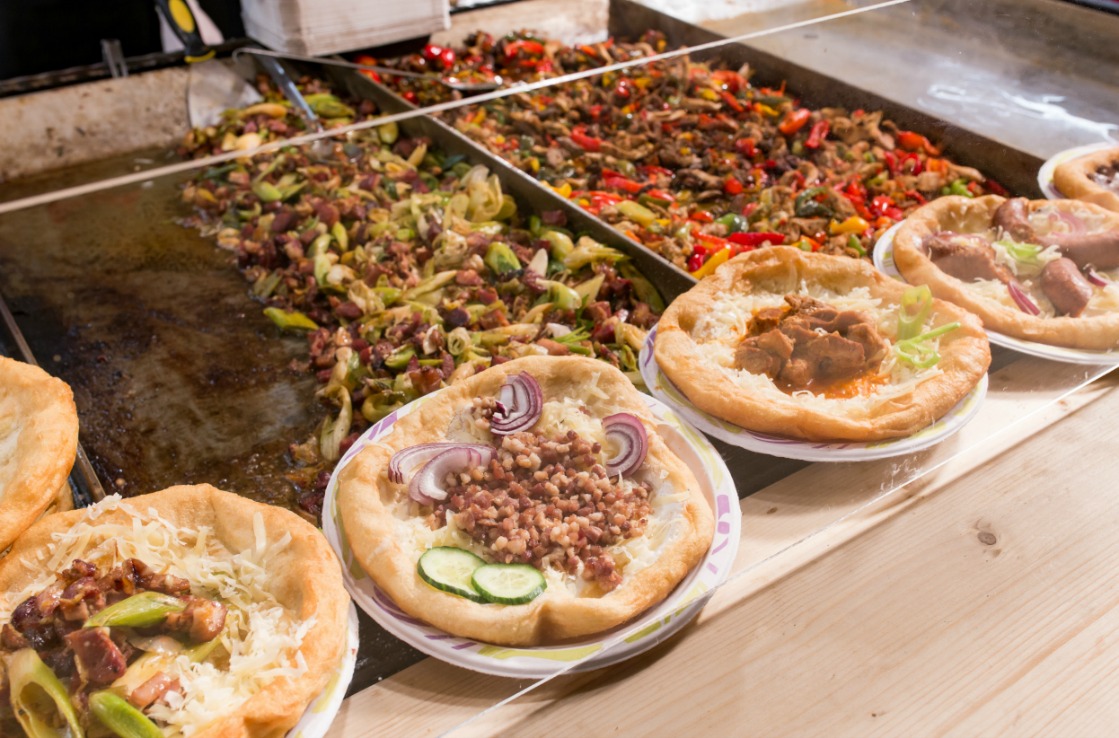 Langos auf dem Markt in Budapest